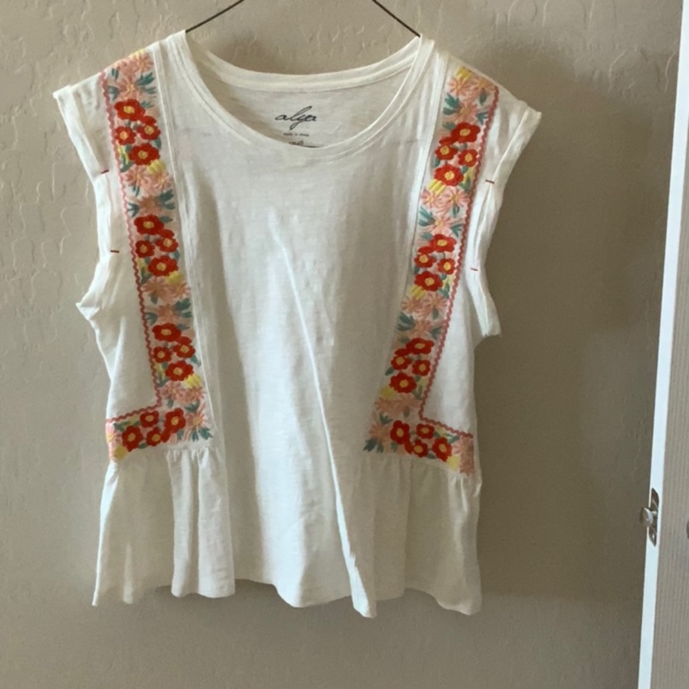 Alya colorful sleeveless top!